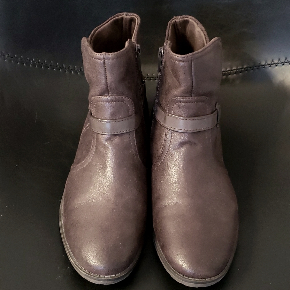 BareTraps Hilaire Bootie Brown Size 8.5